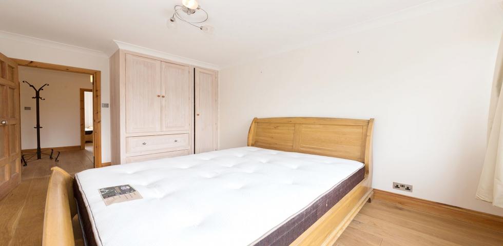 			NEW INSTRUCTION, 4 Bedroom, 1 bath, 1 reception Apartment			 Fairfax Rd, SOUTH HAMPSTEAD / SWISS COTTAGE